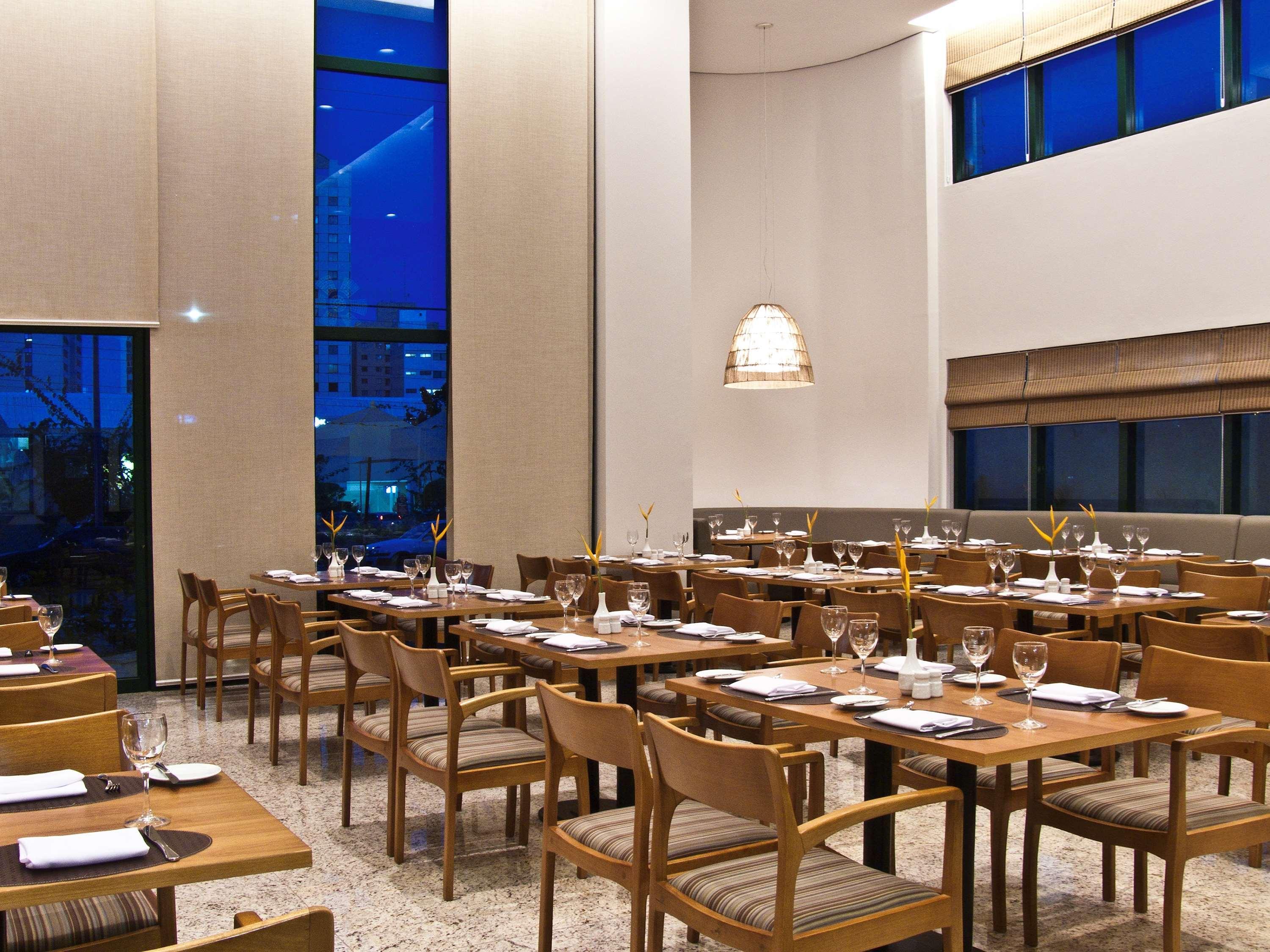 Mercure Salvador Pituba Ресторан фото